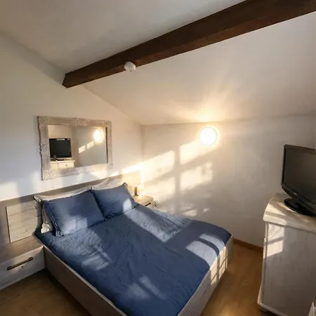 Lägenhet Maison Calme Au Bord De L'eau *
